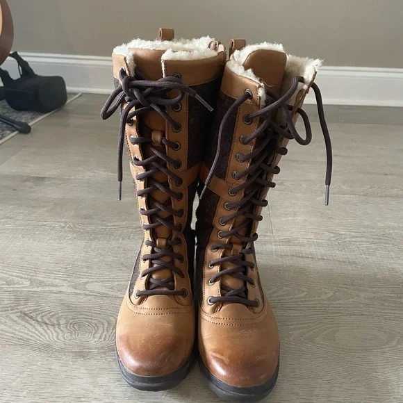 UGG boots used like new size 7 - Picture 3 of 4